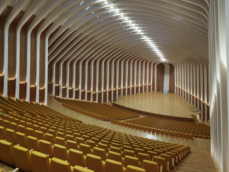 کاخ هنرهای رینا سوفیا Palau de les Arts Reina Sofia