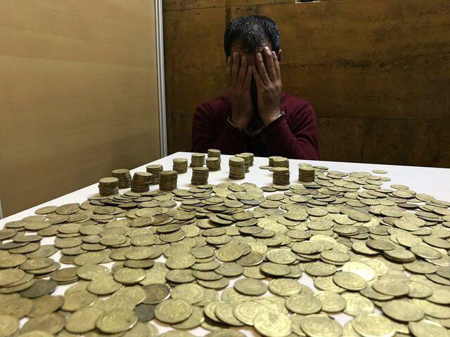کشف 1300 سکه عتیقه از مسافران مترو در تهران