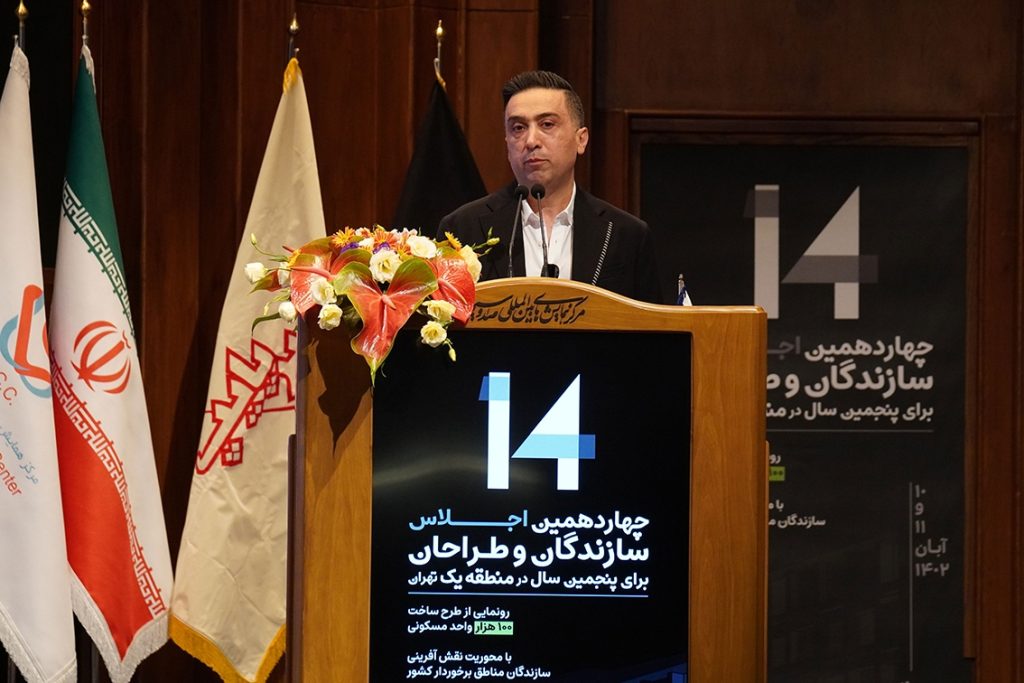 ایمان امین لاری ، معمار
