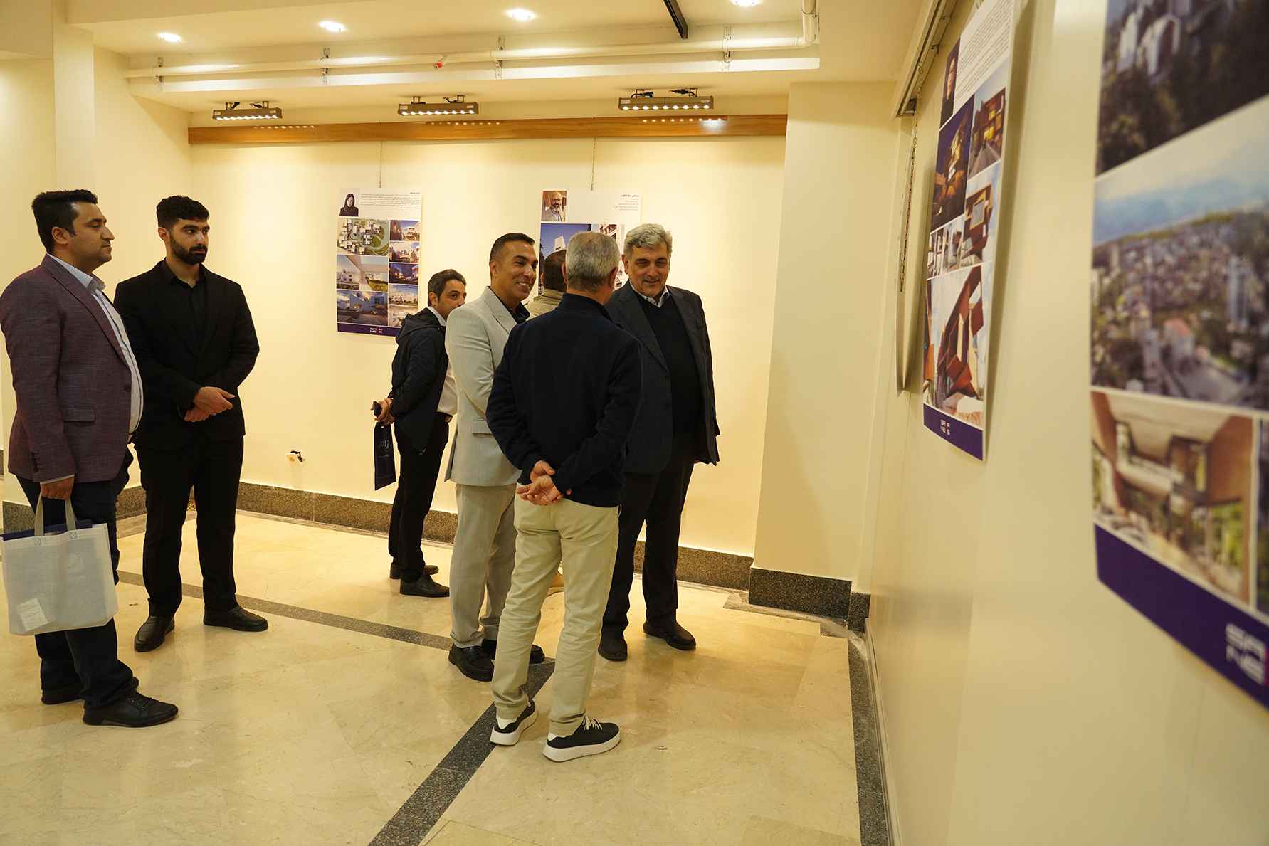 بازدید پیروز حناچی، شهردار پیشین تهران از رویداد طراحی پژوهی باهمستان